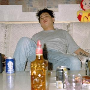 沦为军妓被扒开双腿玩弄
