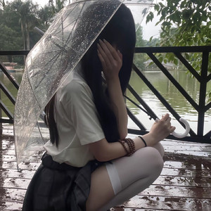 沦为军妓被扒开双腿玩弄
