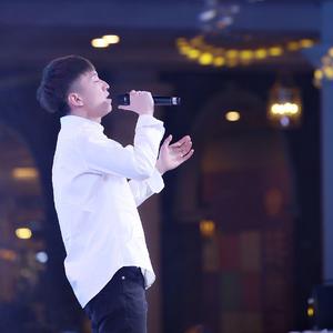 沦为军妓被扒开双腿玩弄
